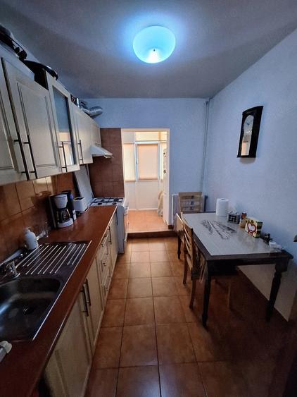 Apartament cu 3 camere decomandat în Ostroveni