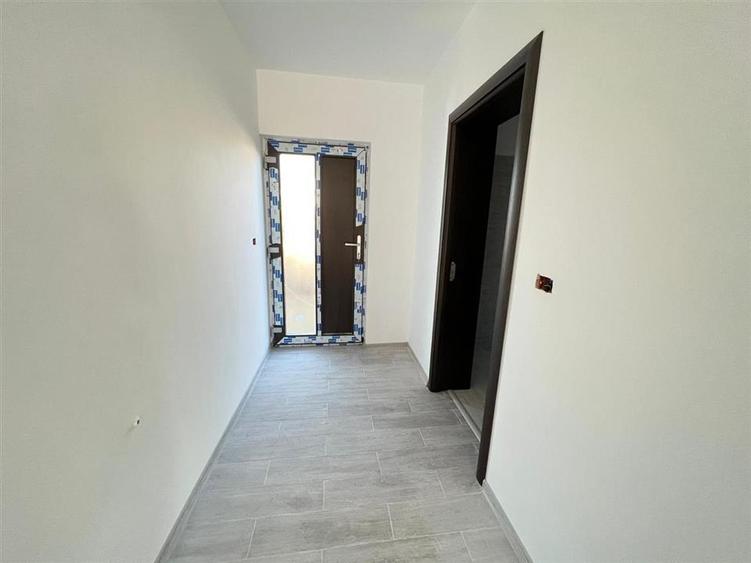 Casă individuală cu 3 camere cu Canalizare în Exterior Vest