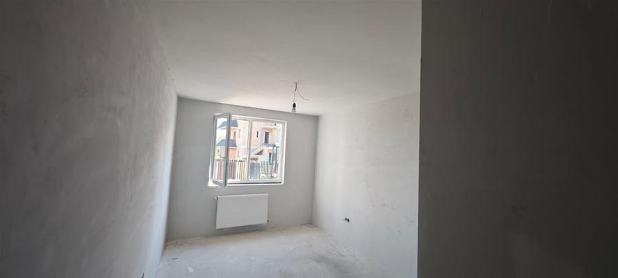 Apartament cu 3 camere decomandat, mobilat în Exterior Sud