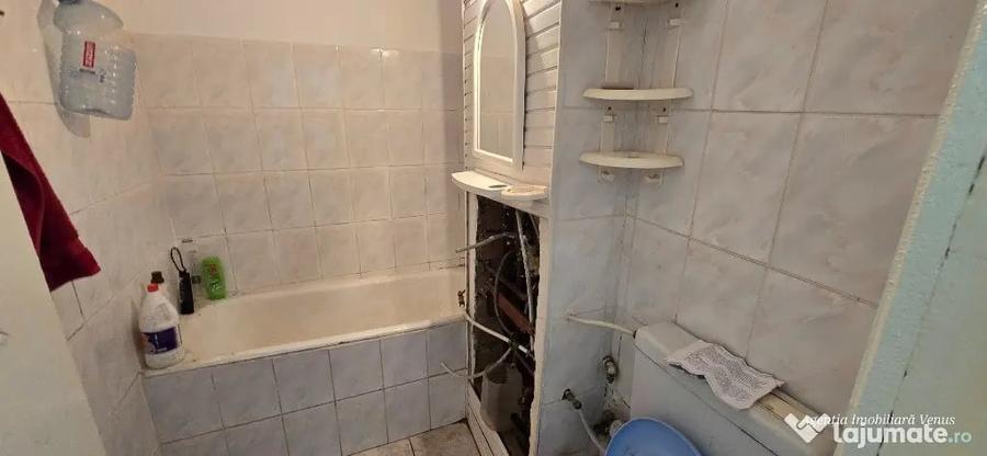 Garsonieră decomandată în Central
