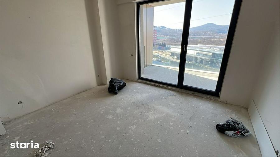 Apartament cu 3 camere semidecomandat în Florești