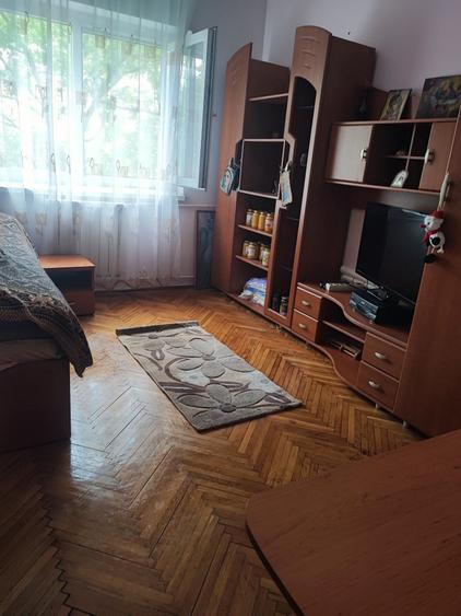 Apartament cu 3 camere decomandat în Nufărul