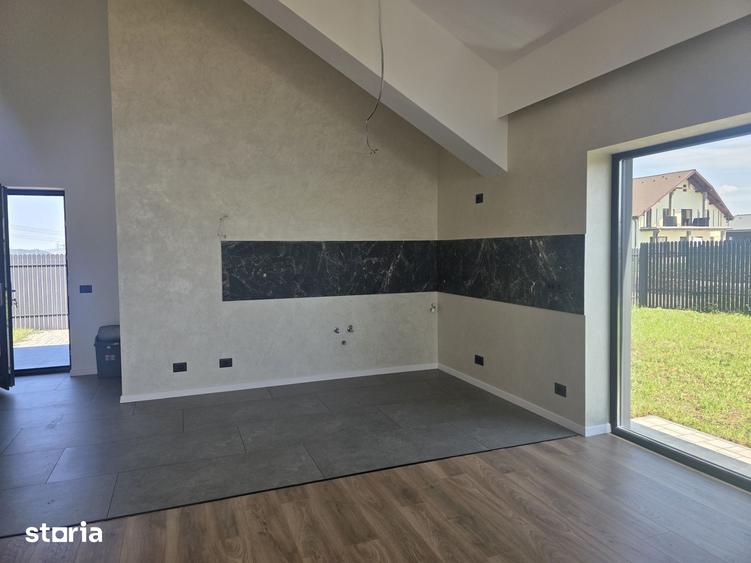 Casă cu 3 camere cu Teren 500 Mp în Noua
