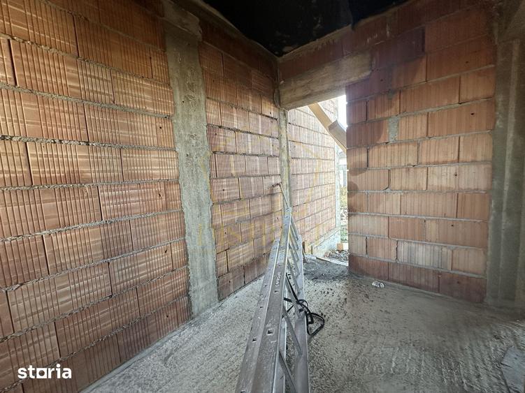 Casă cu 5 camere cu Teren 365 Mp în Central