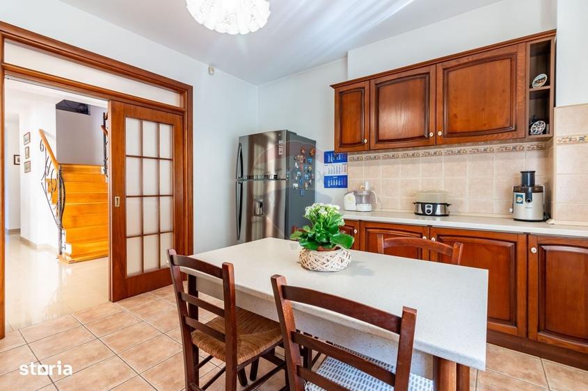Casă cu 4 camere în Tamași