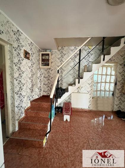 Casă individuală cu 2 camere cu Canalizare în Est