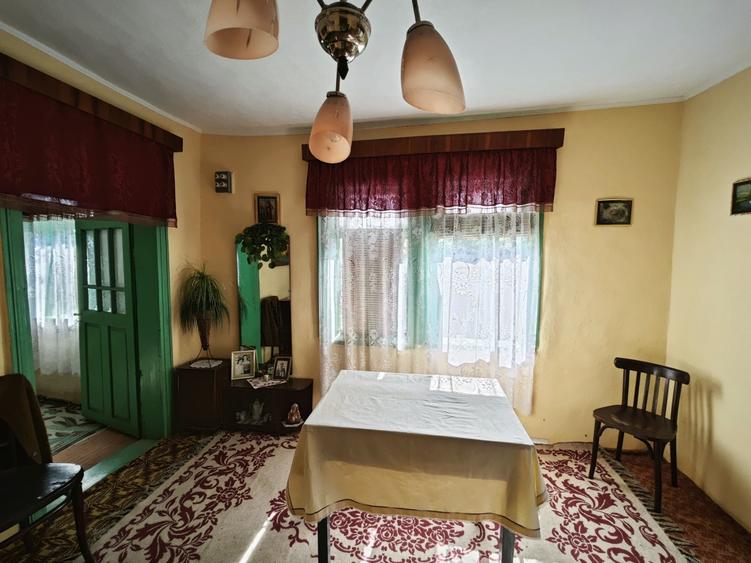 Casă cu 4 camere în Romanu