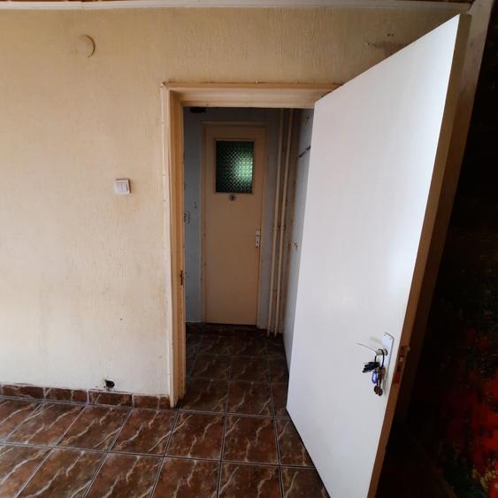 Apartament cu 4 camere decomandat în Olteniței