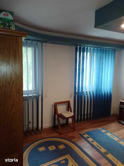Apartament cu 4 camere decomandat în Rovinari
