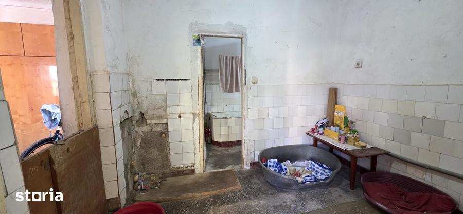 Casă cu 7 camere cu Teren 170 Mp în Tomis I