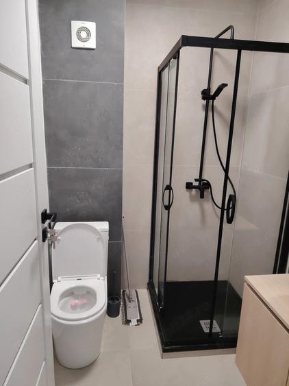 Apartament cu 3 camere decomandat în Florești