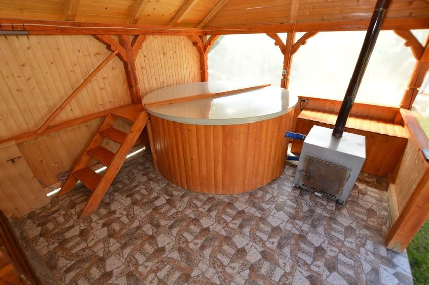 Casă cu 6 camere în Budești