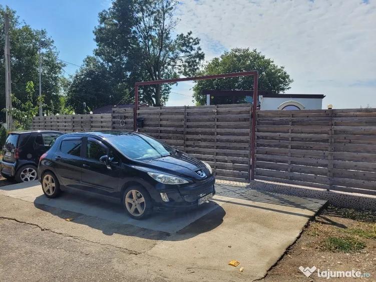 Casă cu 5 camere cu Teren 3500 Mp în Ungureni (Gherghița)