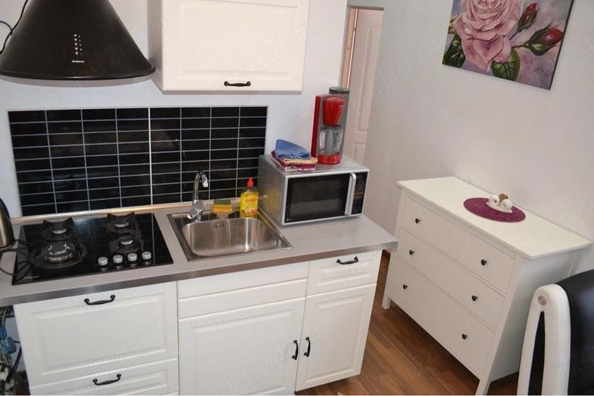 Apartament cu 3 camere decomandat în Medicină