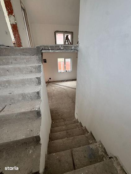 Casă cu 5 camere cu Teren 300 Mp în Sânmartin