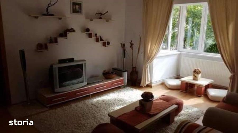 Apartament cu 3 camere semidecomandat în Decebal