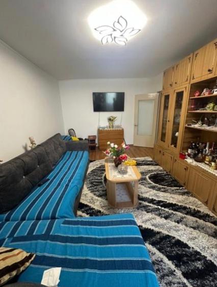 Apartament cu 3 camere decomandat în Calarași 4