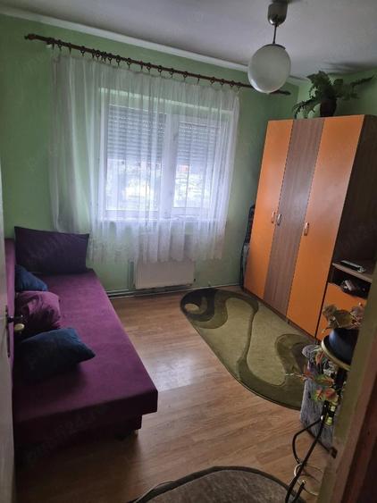 Vand apartament 4 camere decomandat et.1 micro V - 7