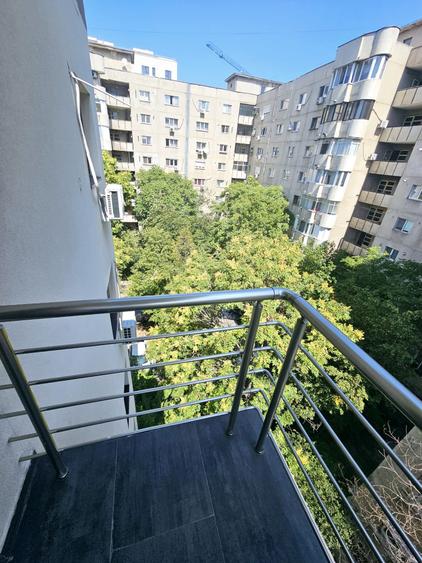 Apartament cu 3 camere semidecomandat în Sebastian