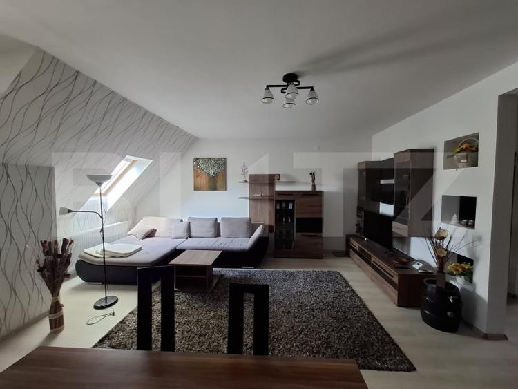 Apartament cu 3 camere semidecomandat, mobilat în Micro 16