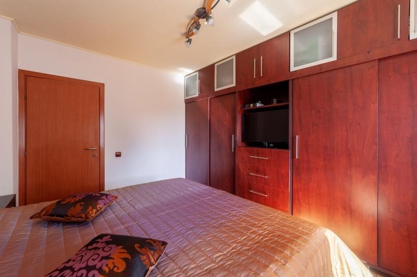Apartament cu 4 camere decomandat, mobilat în Bere