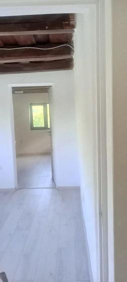 Casă cu 2 camere cu Teren 8000 Mp în Barbura