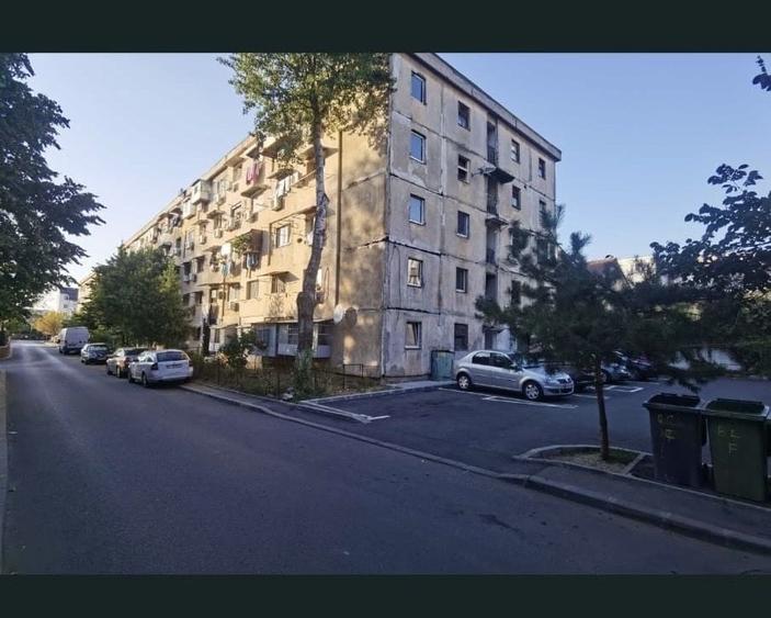 Garsonieră decomandată în Păcii