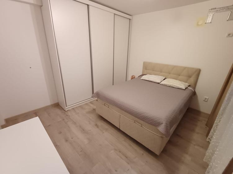 Apartament cu 3 camere semidecomandat în Militari