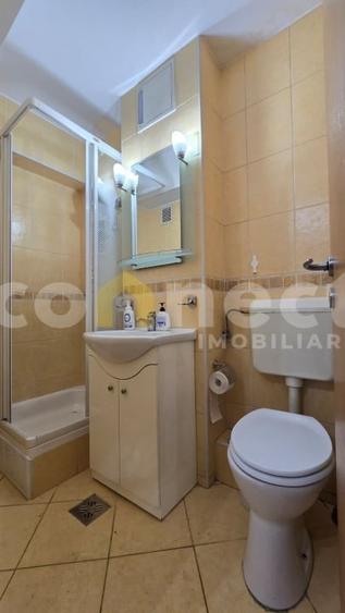 Apartament cu 4 camere decomandat, mobilat în Central