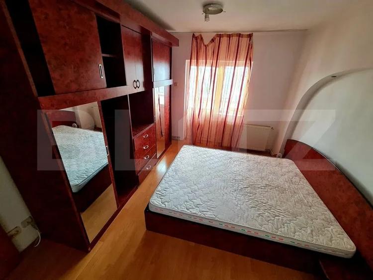 Apartament cu 3 camere decomandat, mobilat în Nicolina