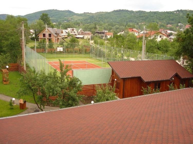 Casă individuală cu 15 camere cu Teren 5000 Mp în Cornu de Jos (Cornu)
