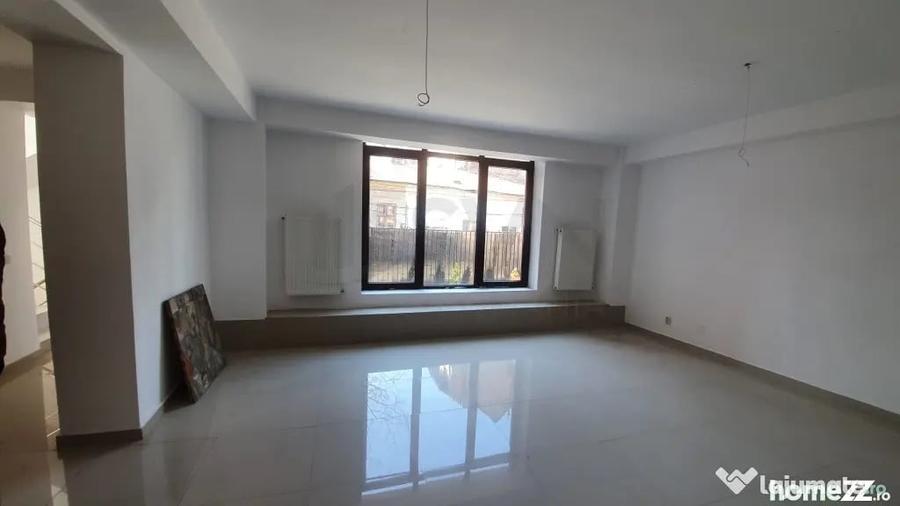 Casă cu 18 camere cu Teren 500 Mp în Victoriei