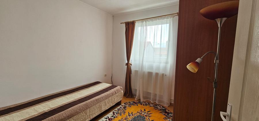 Inchiriez apartament de 3 camere ,situat in cartierul Hipodrom 4- Aleea Streiu - 8
