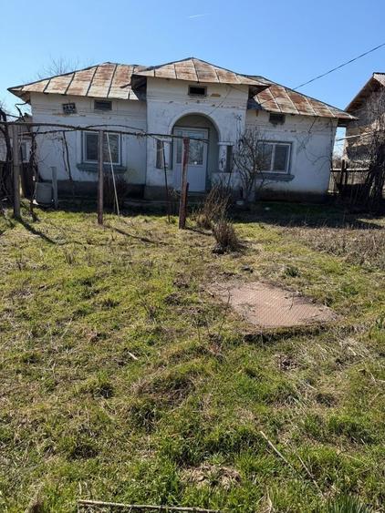 Casă cu 3 camere în Drăgotești