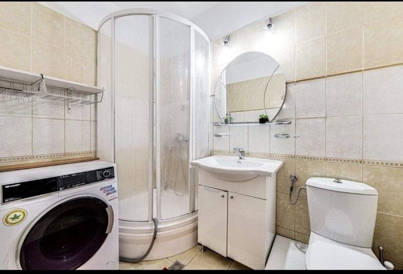 Apartament cu 3 camere decomandat în Polivalentă
