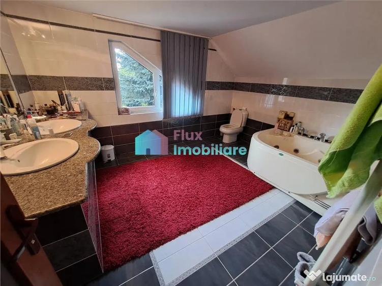 Casă cu 7 camere cu Teren 2000 Mp în Șcheia