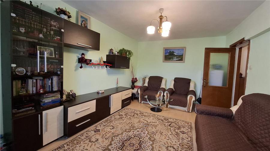 Apartament cu 3 camere decomandat, mobilat în Central