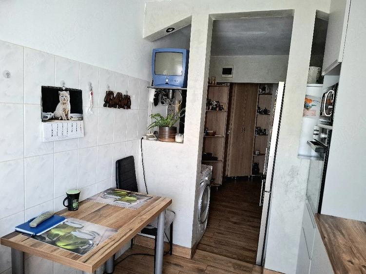 Apartament cu 3 camere decomandat în Lipovei