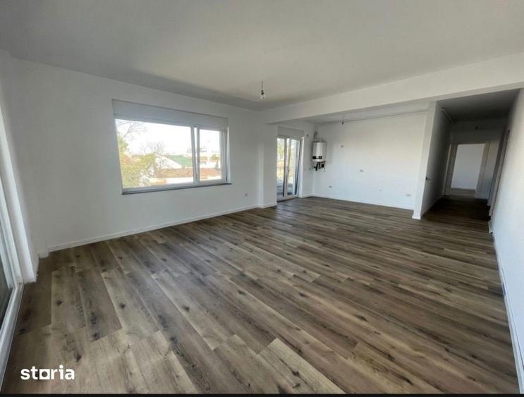 Apartament cu 3 camere decomandat în Siloz