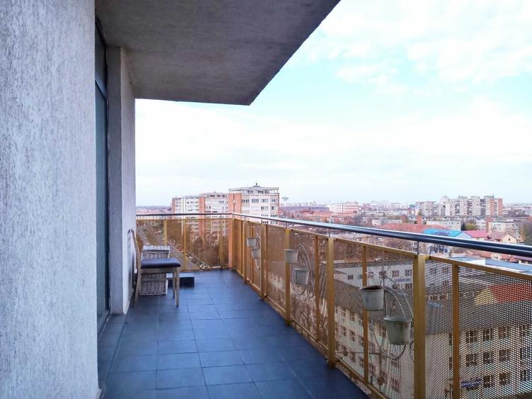Apartament cu 3 camere decomandat în Podgoria