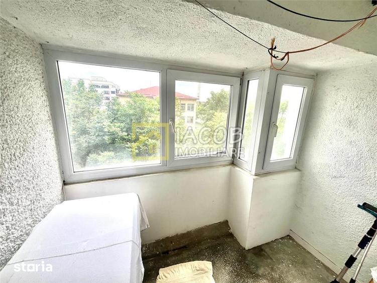 Apartament cu 3 camere decomandat în Central