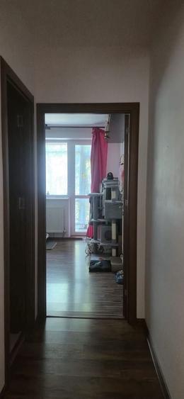Apartament cu 4 camere semidecomandat, mobilat în Tomis Nord