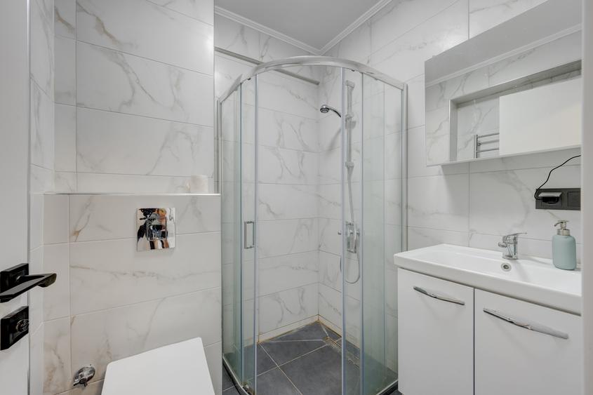 Apartament cu 3 camere decomandat în Titan