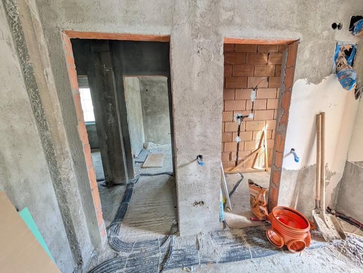 Casă individuală cu 4 camere cu Canalizare în Otopeni