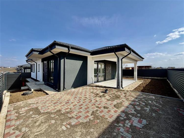 Casă individuală cu 4 camere cu Teren 400 Mp în Miroslava