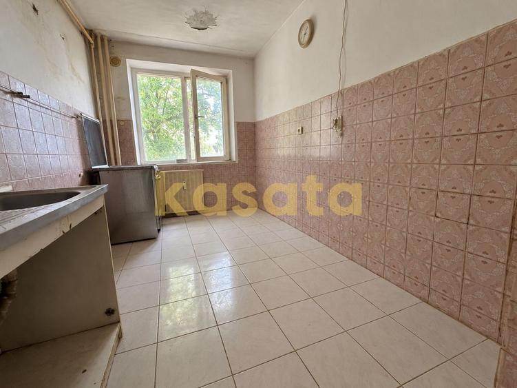 Apartament cu 3 camere decomandat în Vitan