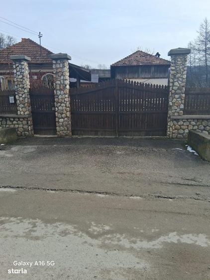 Casă cu 3 camere în Văcarea