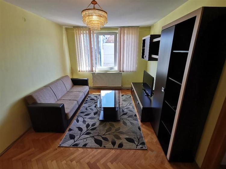 Apartament cu 2 camere semidecomandat, mobilat în Centrul Civic