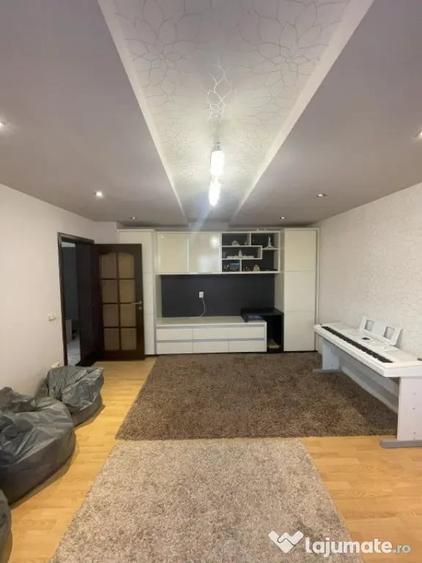 Apartament cu 3 camere decomandat, mobilat în Săsar