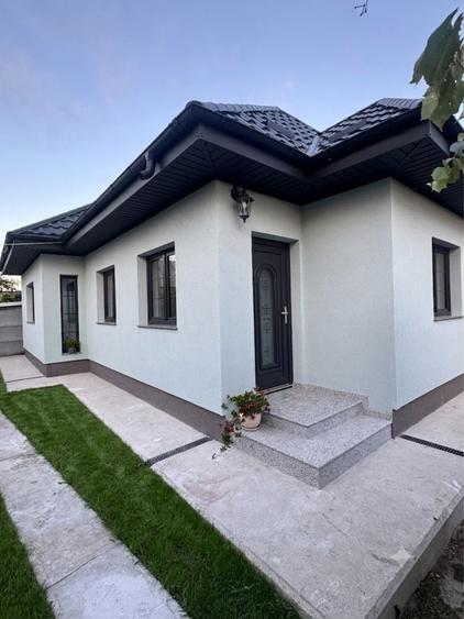 Casă cu 2 camere cu Teren 400 Mp în Letea Veche